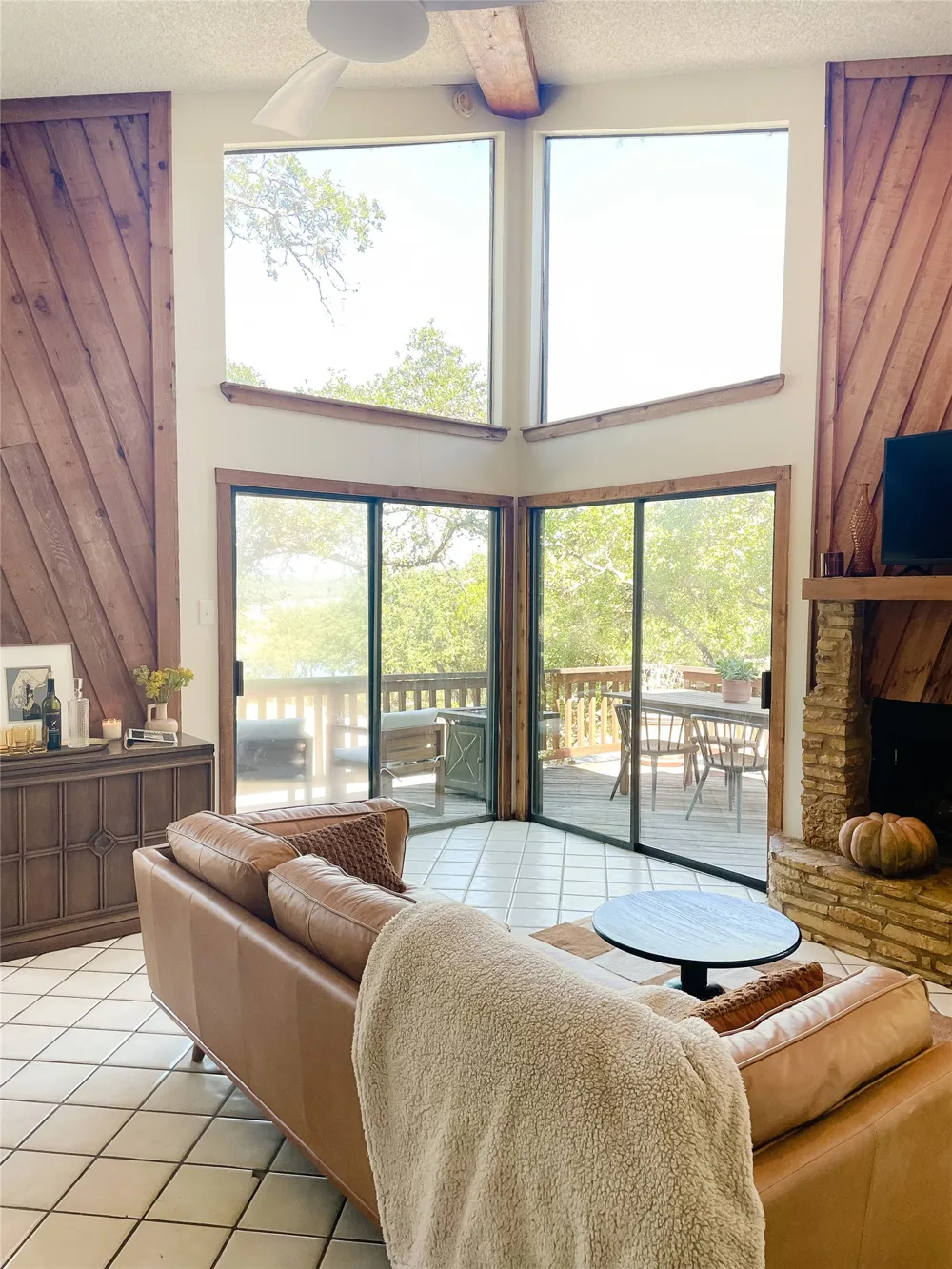 334 Coventry Road Spicewood, TX 78669