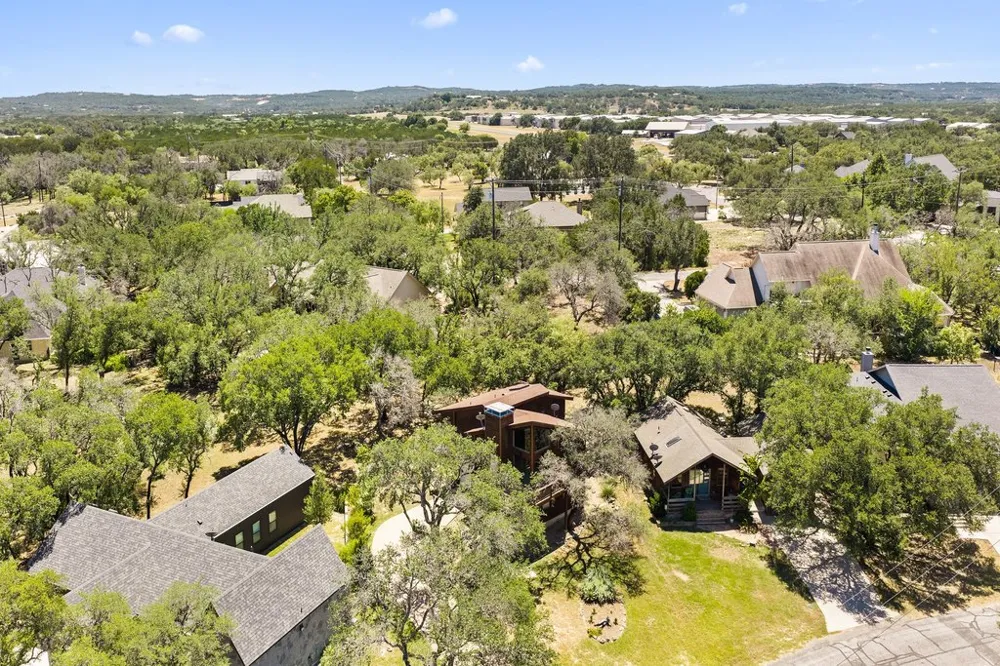 334 Coventry Road Spicewood, TX 78669