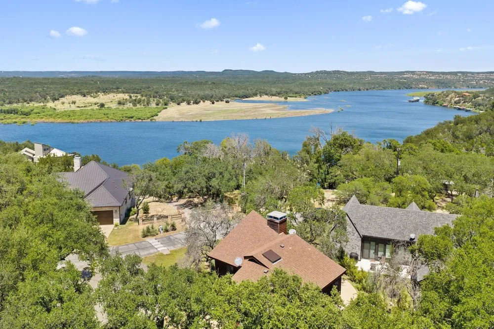 334 Coventry Road Spicewood, TX 78669