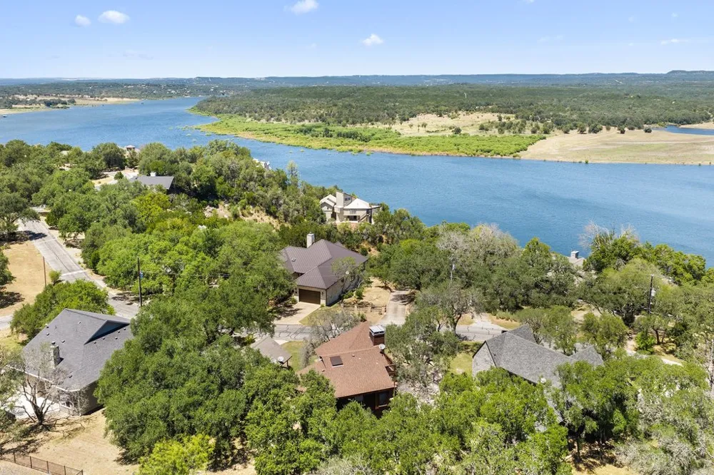 334 Coventry Road Spicewood, TX 78669