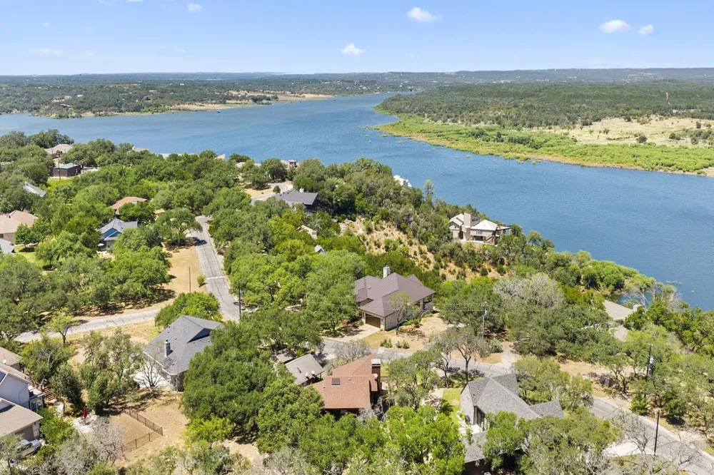 334 Coventry Road Spicewood, TX 78669