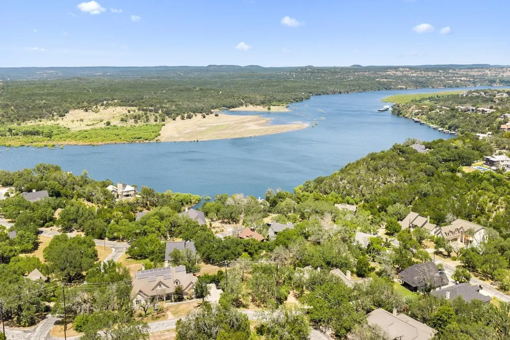 334 Coventry Road Spicewood, TX 78669