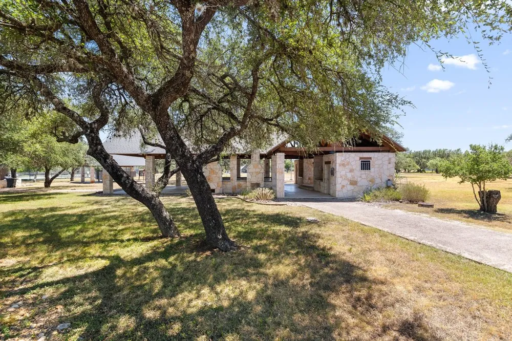 334 Coventry Road Spicewood, TX 78669