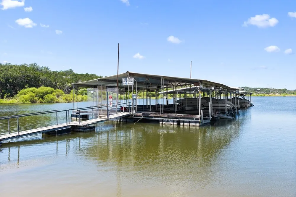 334 Coventry Road Spicewood, TX 78669
