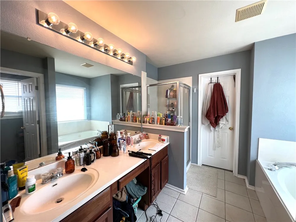 802 Stevenage Drive Pflugerville, TX 78660
