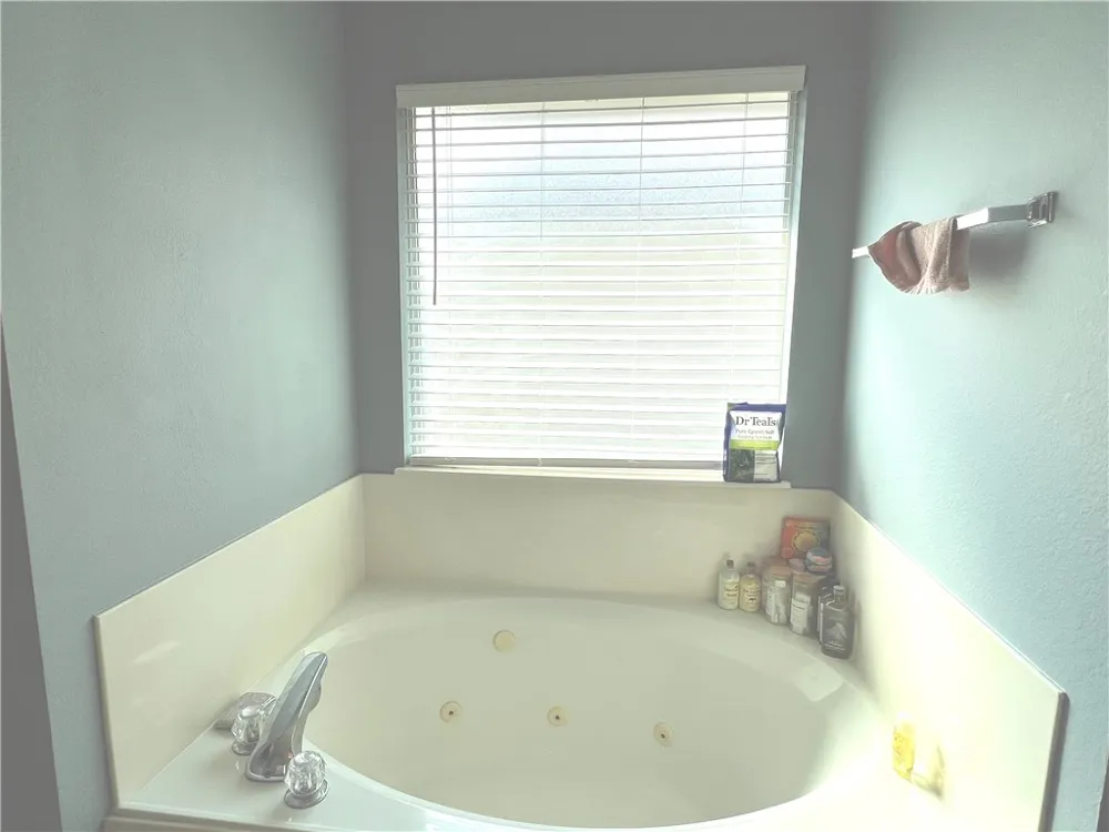 802 Stevenage Drive Pflugerville, TX 78660
