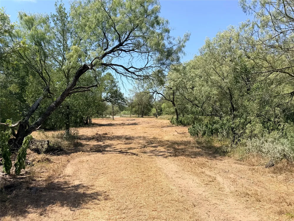 Pumper Tract 1 Road Luling, TX 78648