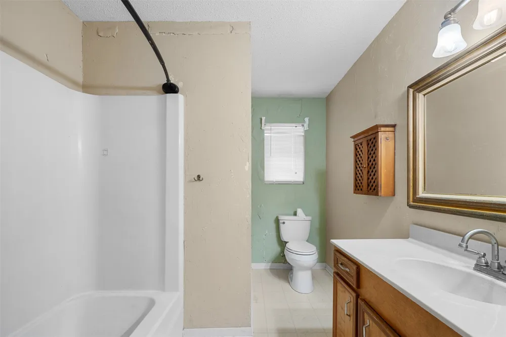 740 E Roitsch Lane La Grange, TX 78945