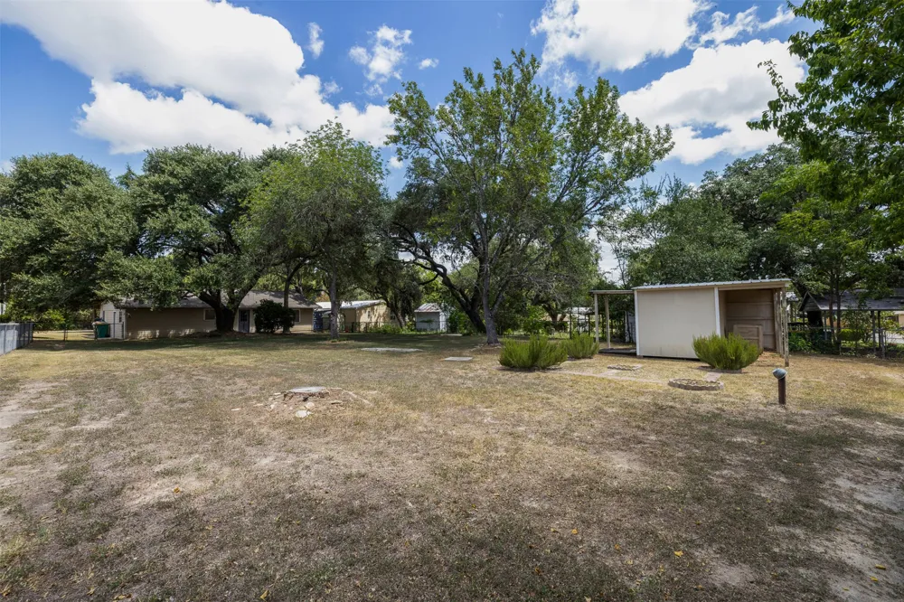 740 E Roitsch Lane La Grange, TX 78945