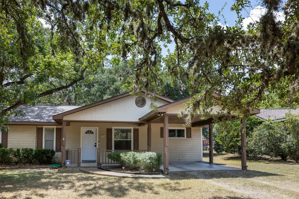 740 E Roitsch Lane La Grange, TX 78945