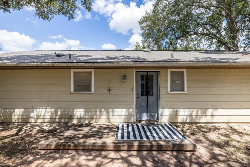 740 E Roitsch Lane La Grange, TX 78945