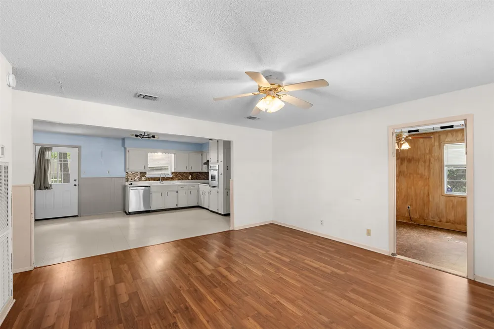 740 E Roitsch Lane La Grange, TX 78945