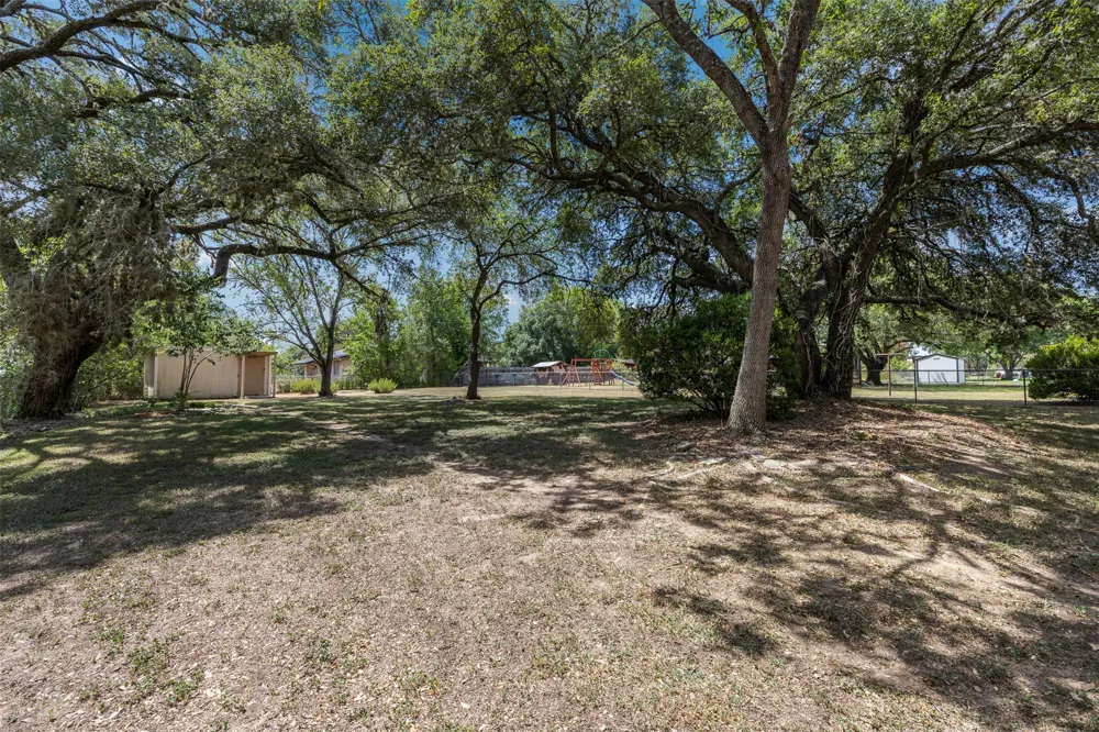 740 E Roitsch Lane La Grange, TX 78945