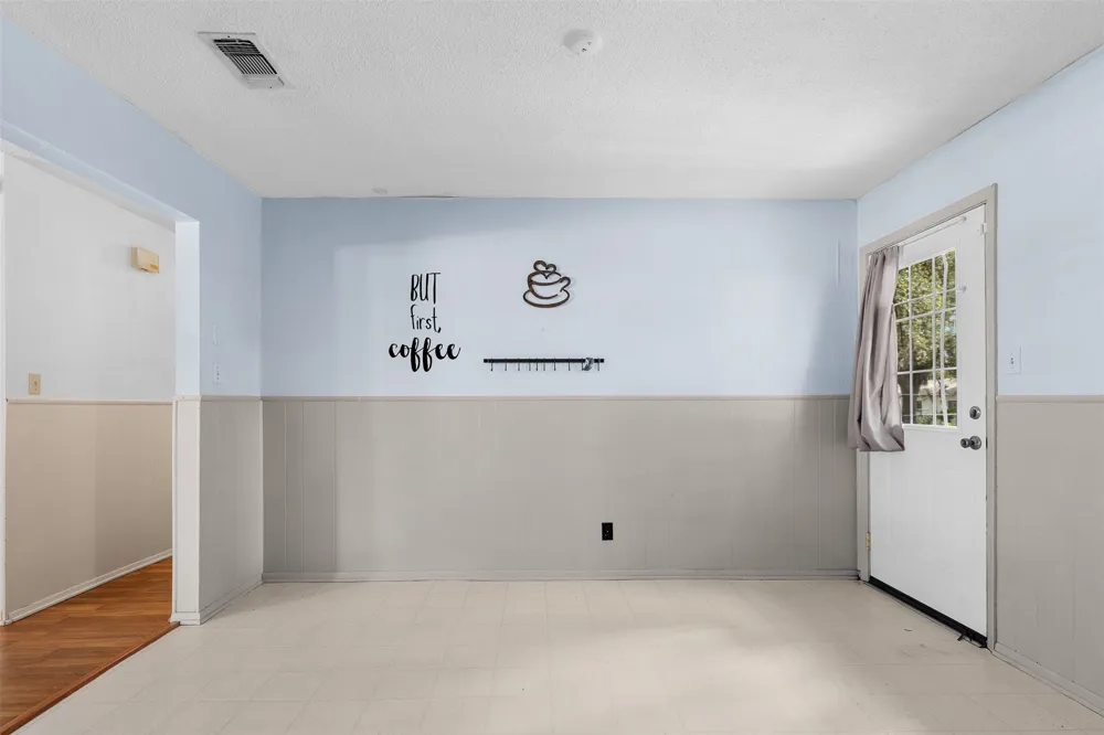 740 E Roitsch Lane La Grange, TX 78945