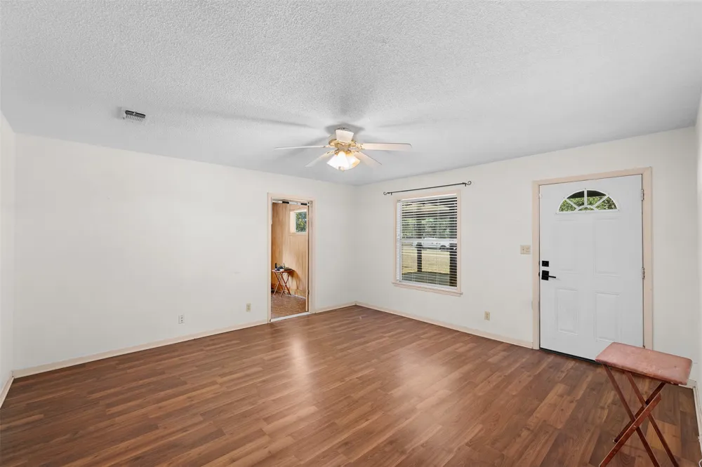 740 E Roitsch Lane La Grange, TX 78945