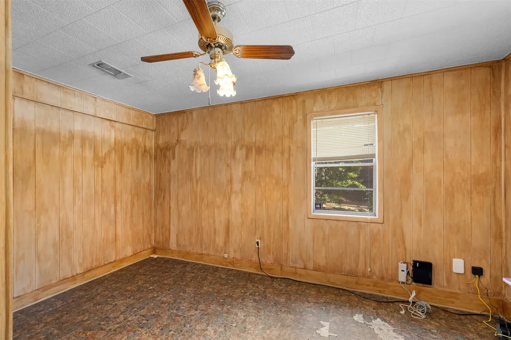 740 E Roitsch Lane La Grange, TX 78945