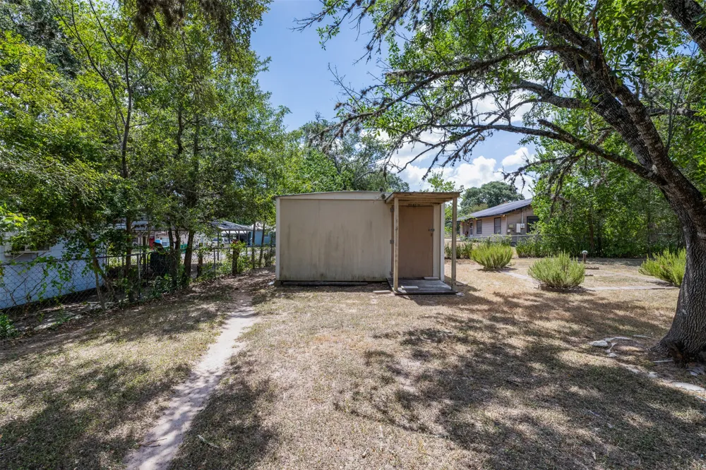 740 E Roitsch Lane La Grange, TX 78945