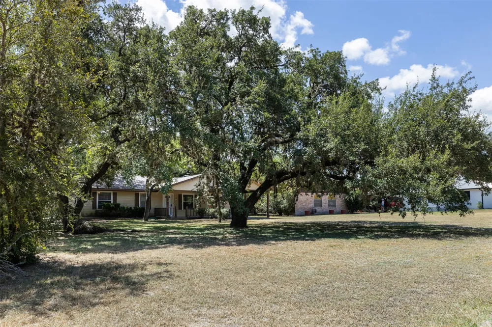 740 E Roitsch Lane La Grange, TX 78945