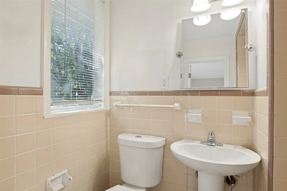 1405 Broadmoor Drive Austin, TX 78723