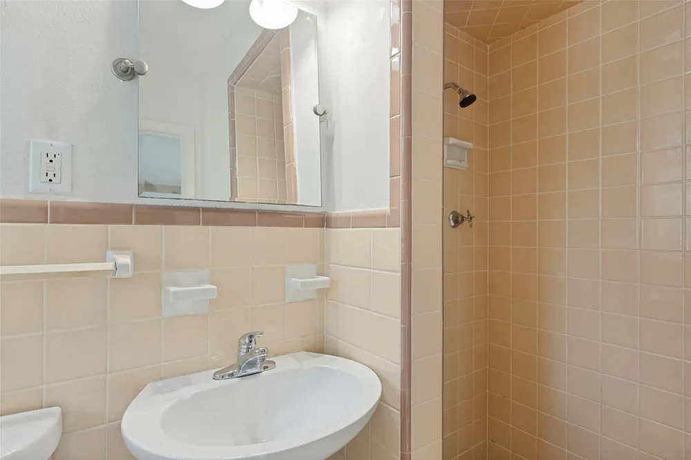1405 Broadmoor Drive Austin, TX 78723