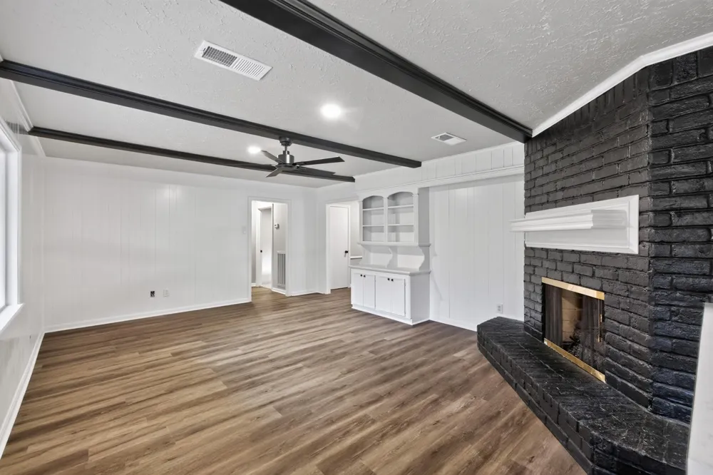 1915 Seven Oaks Drive Kingwood, TX 77339