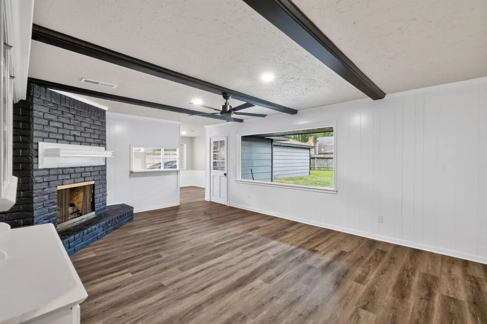 1915 Seven Oaks Drive Kingwood, TX 77339