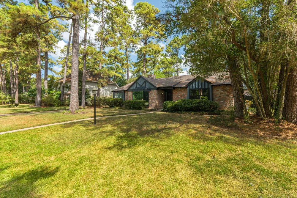 1915 Seven Oaks Drive Kingwood, TX 77339