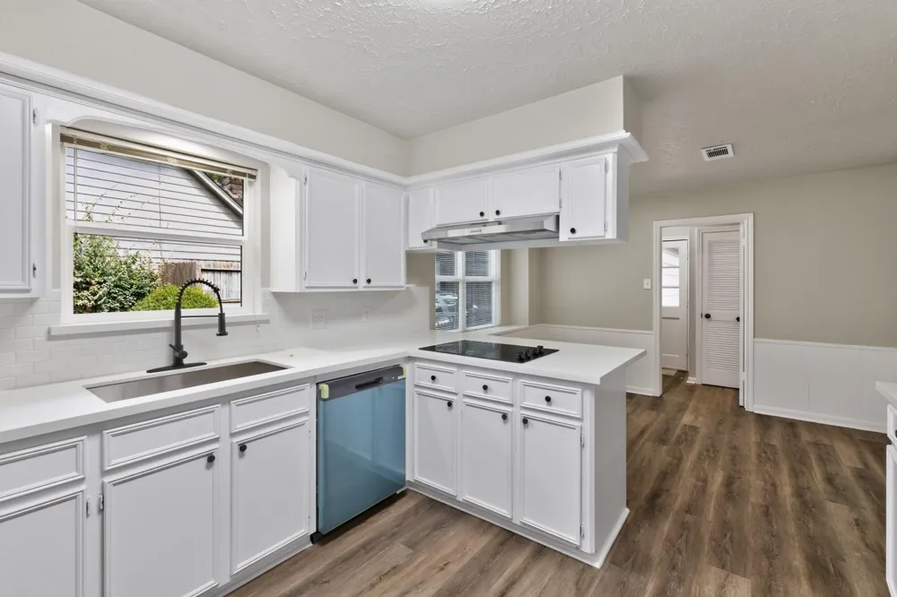 1915 Seven Oaks Drive Kingwood, TX 77339