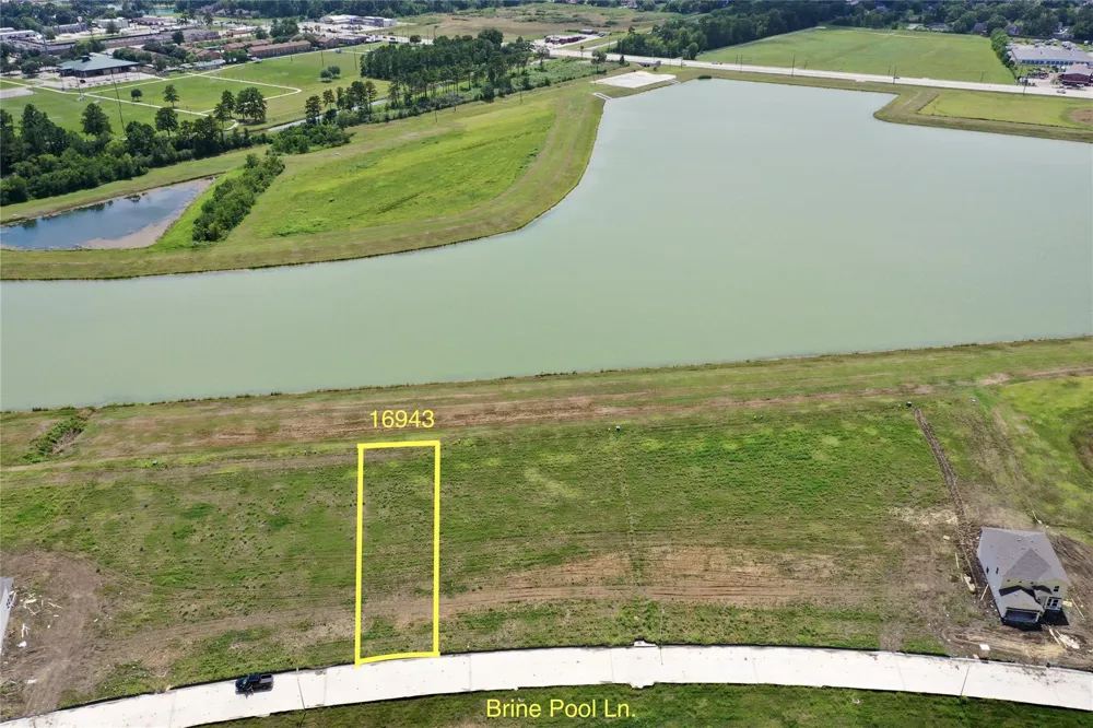 16943 Brine Pool Lane Crosby, TX 77532