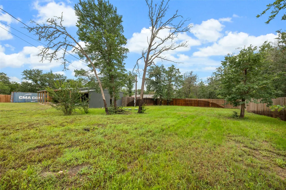 133 Deer Run Smithville, TX 78957