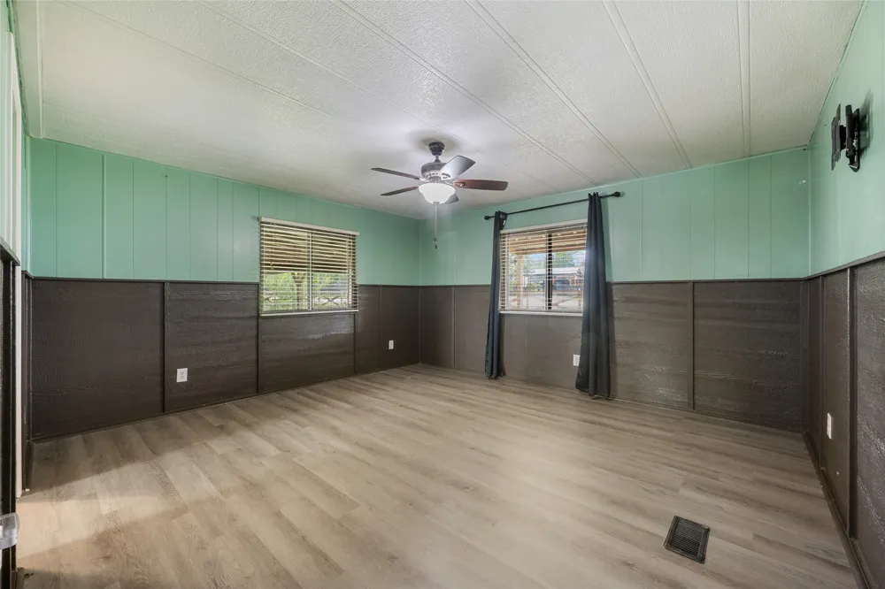 133 Deer Run Smithville, TX 78957