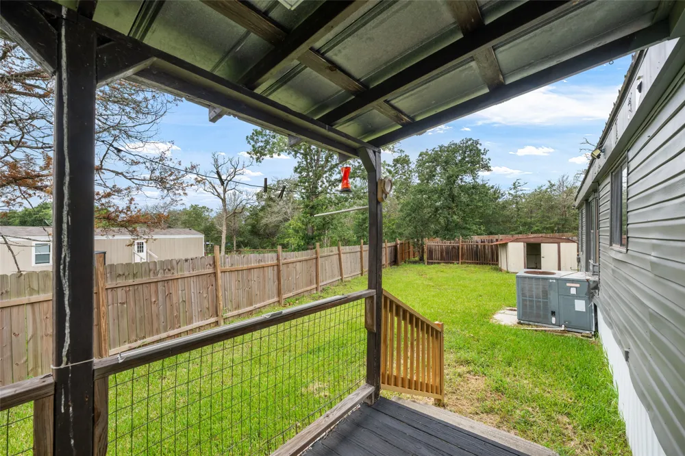 133 Deer Run Smithville, TX 78957