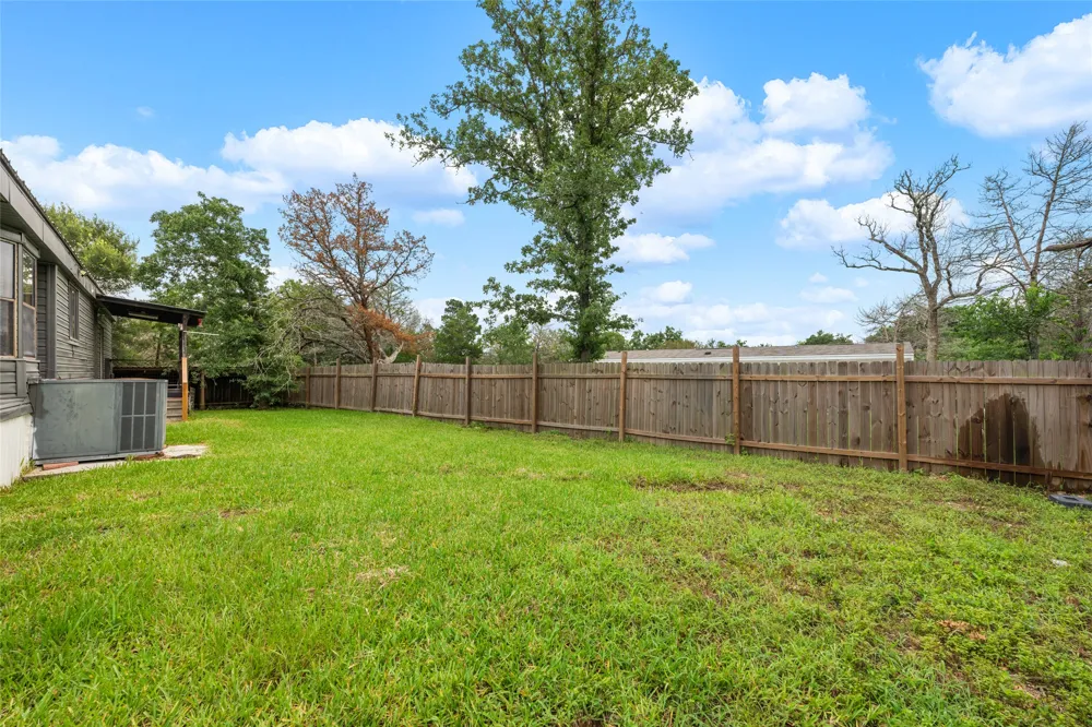 133 Deer Run Smithville, TX 78957