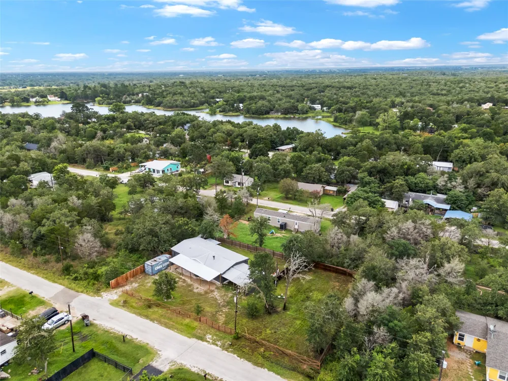 133 Deer Run Smithville, TX 78957