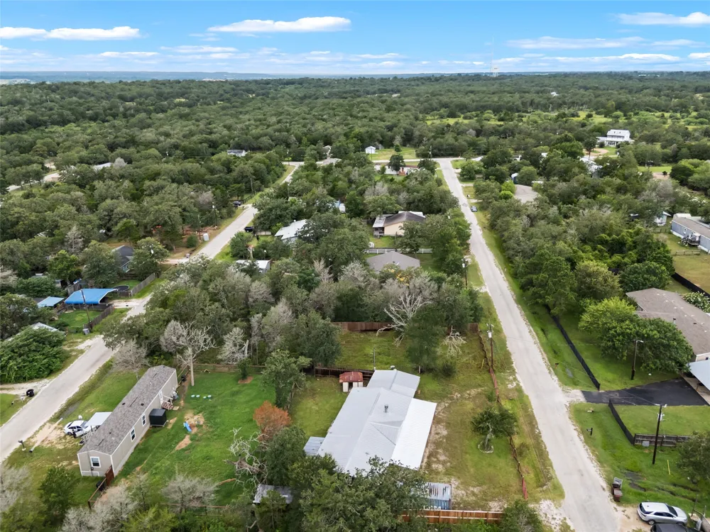 133 Deer Run Smithville, TX 78957