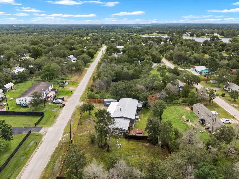 133 Deer Run Smithville, TX 78957