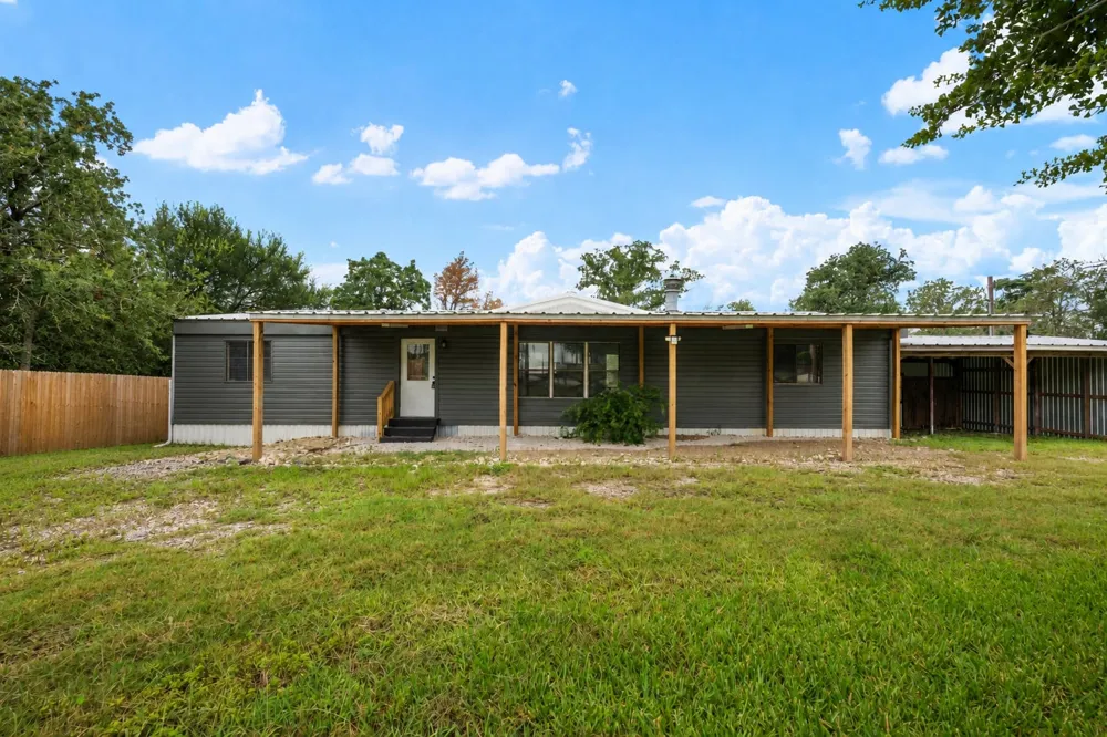 133 Deer Run Smithville, TX 78957