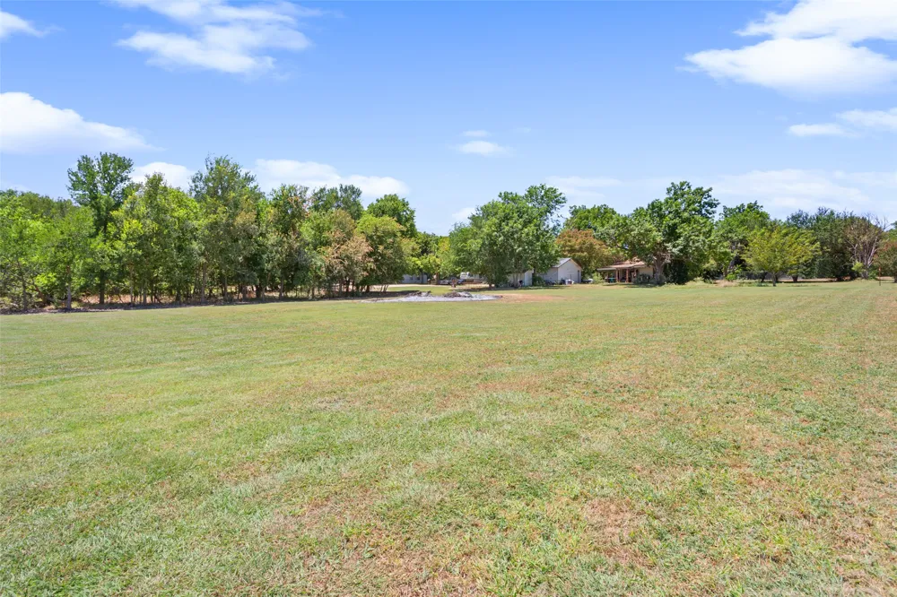 22712 12th Street Buckholts, TX 76518