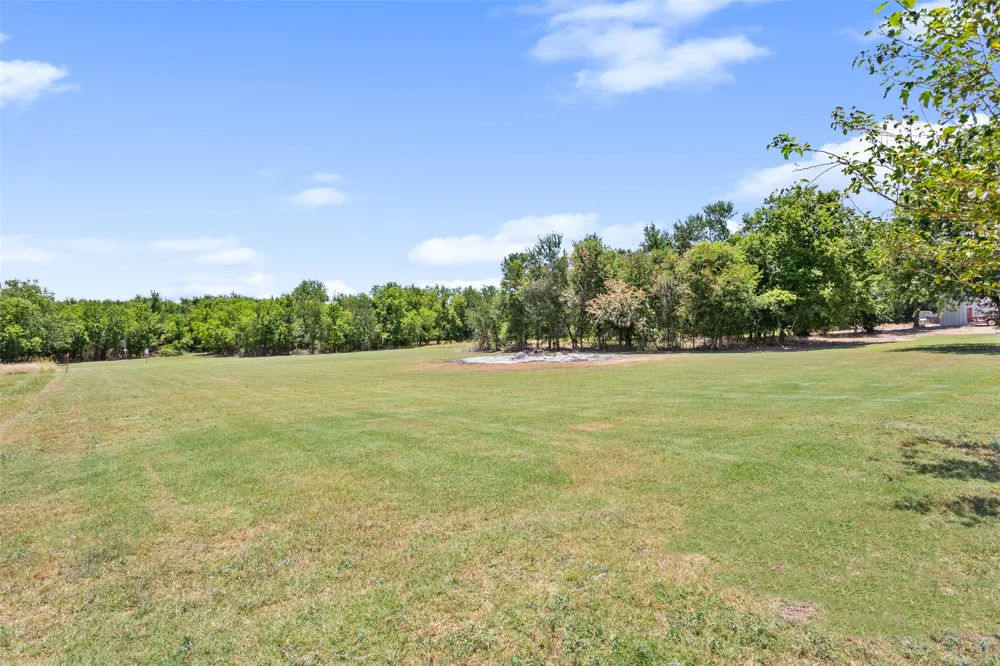 22712 12th Street Buckholts, TX 76518