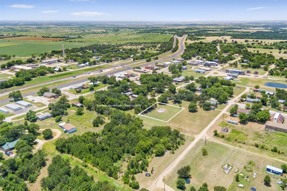 22712 12th Street Buckholts, TX 76518