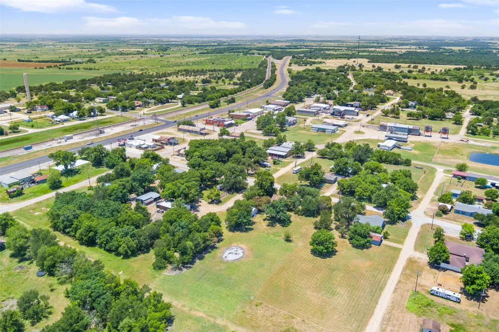 22712 12th Street Buckholts, TX 76518