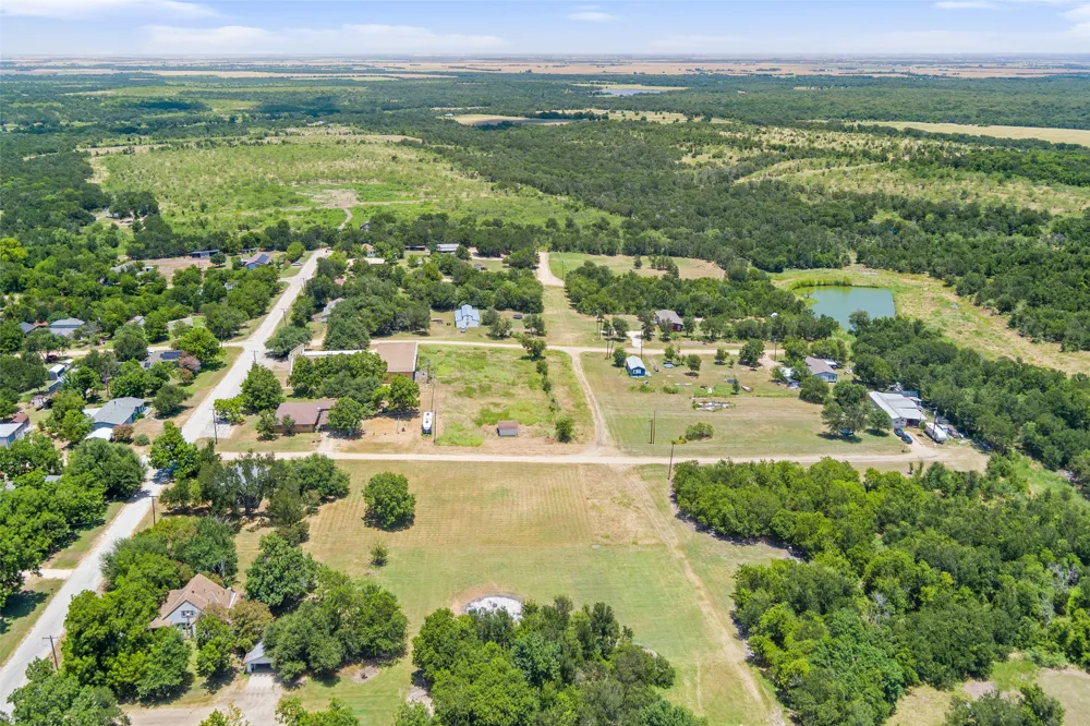 22712 12th Street Buckholts, TX 76518