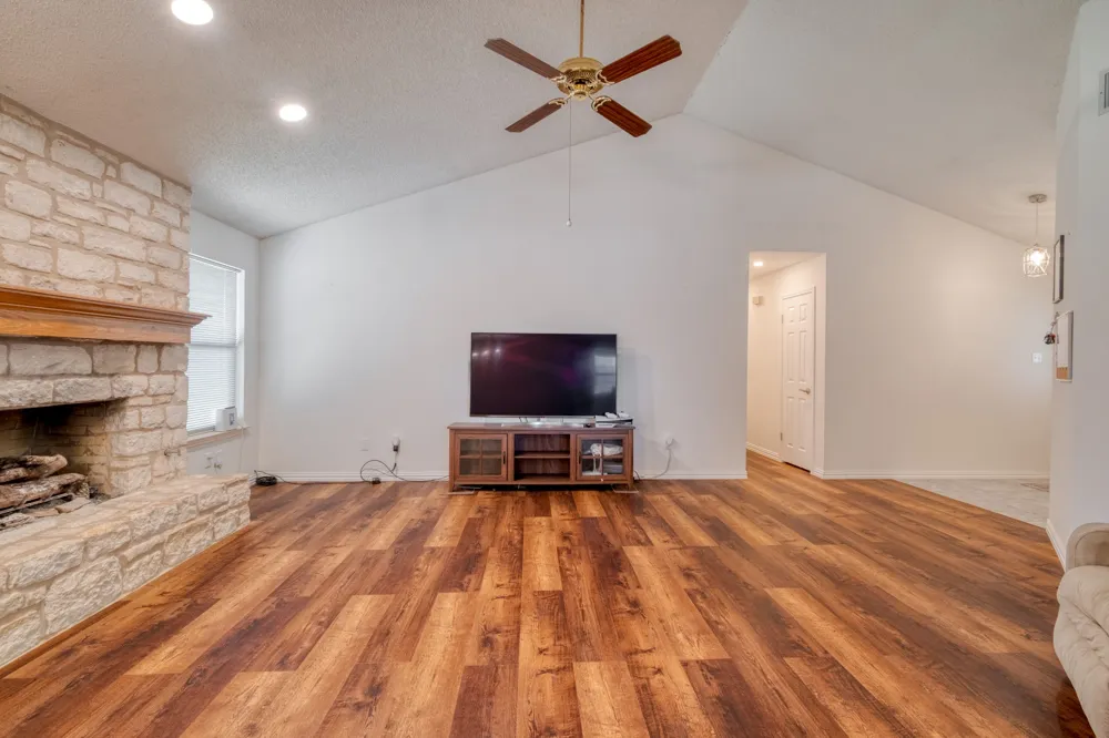 2010 Lark Lane Taylor, TX 76574