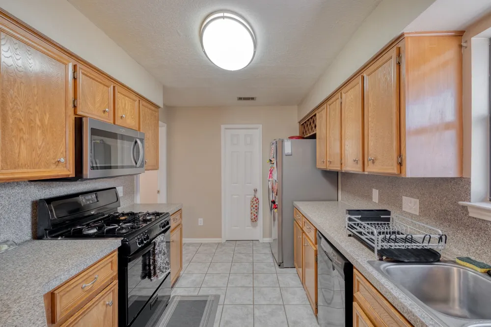 2010 Lark Lane Taylor, TX 76574