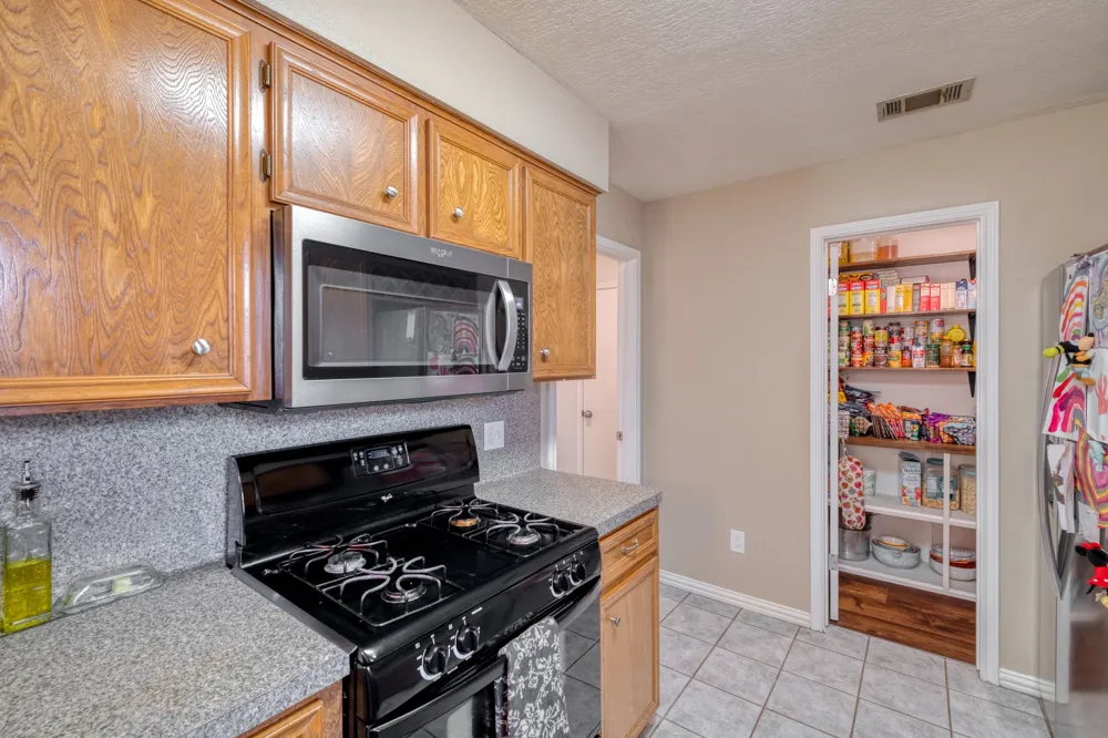 2010 Lark Lane Taylor, TX 76574