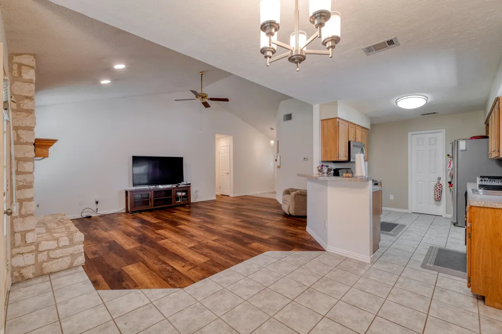 2010 Lark Lane Taylor, TX 76574