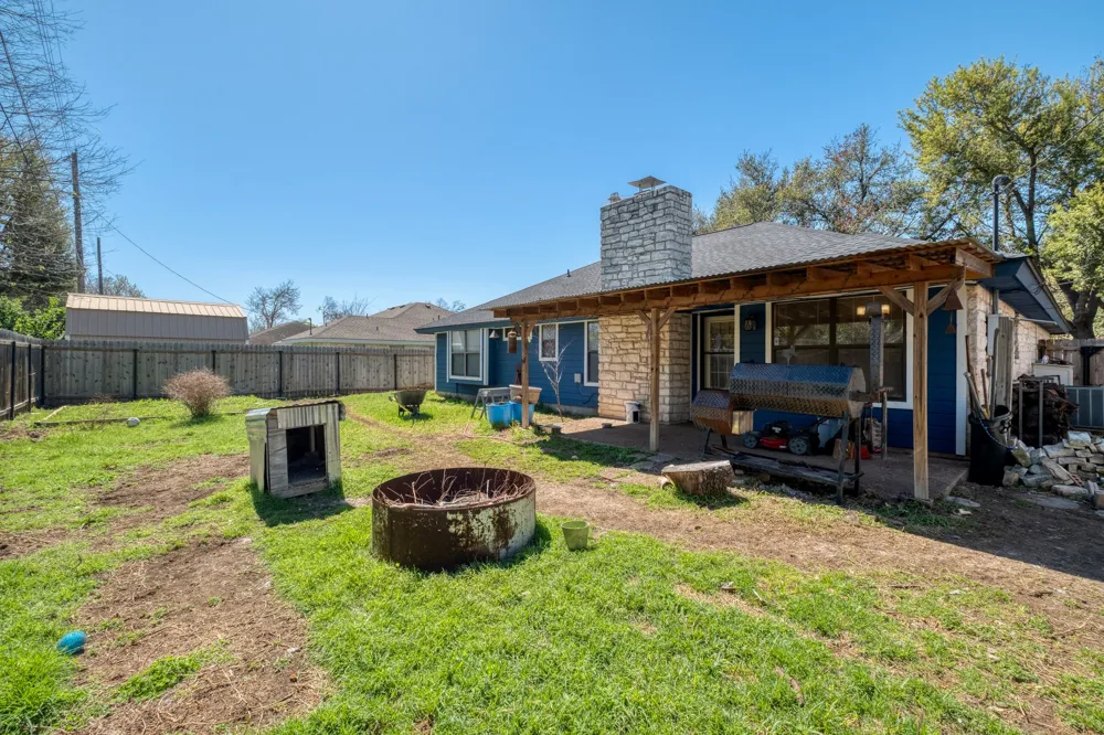 2010 Lark Lane Taylor, TX 76574