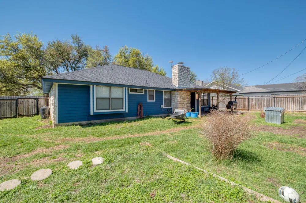 2010 Lark Lane Taylor, TX 76574