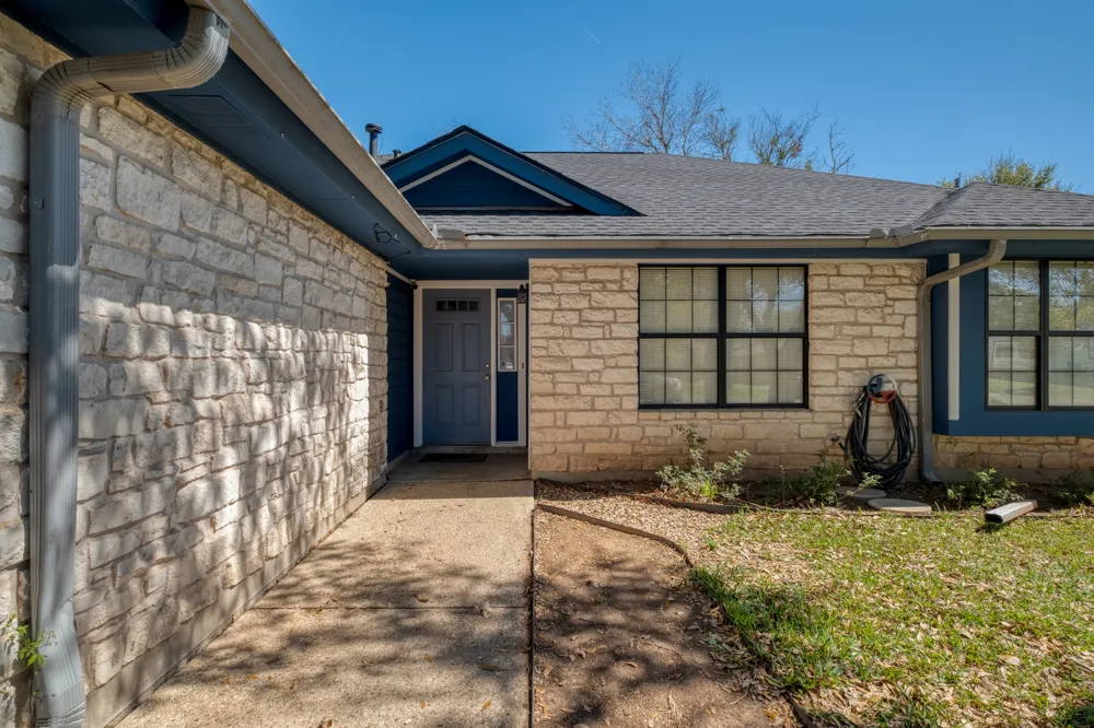 2010 Lark Lane Taylor, TX 76574