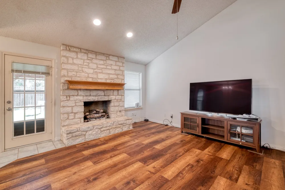 2010 Lark Lane Taylor, TX 76574